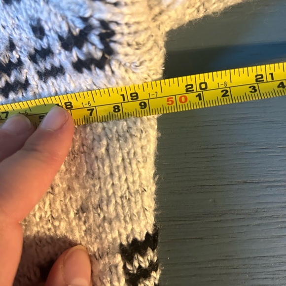 CUPCAKES & CASHMERE LONG TRIBAL SWEATER, SZ XS, Good Condition (Grey/Blk) - Picture 8 of 9